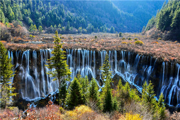 Необыкновеные водопады в Долине Цзючжайгоу
