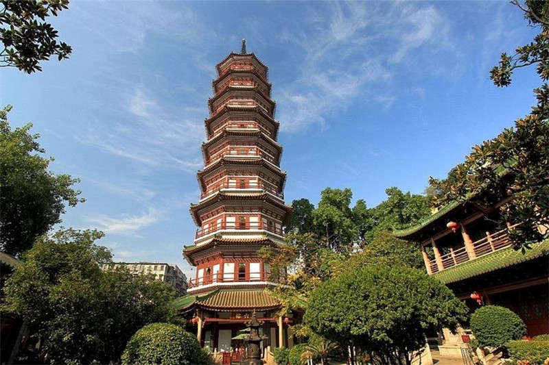 Храм Шести баньяновых деревьев в Гуанчжоу Китая