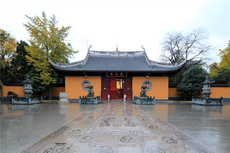 Храм Лунхуа