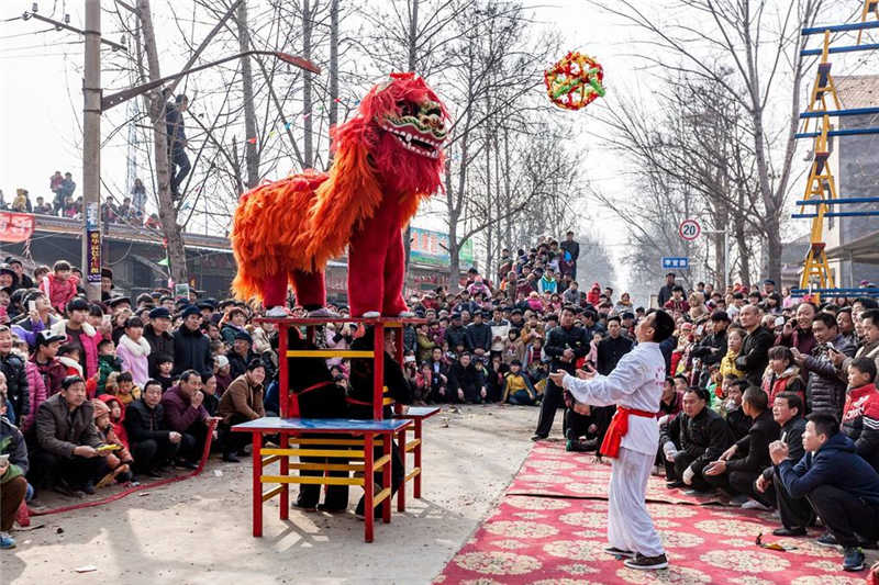 Праздник Весны в деревне Китая