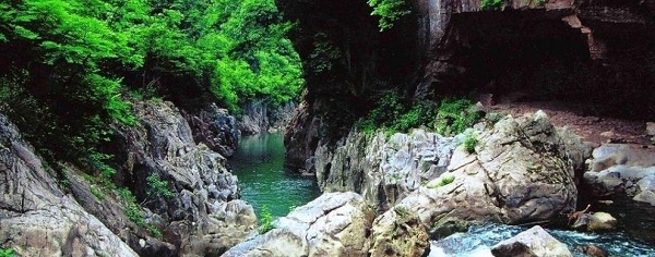 Большая подземная долина в Живописном районе Цзюсян 